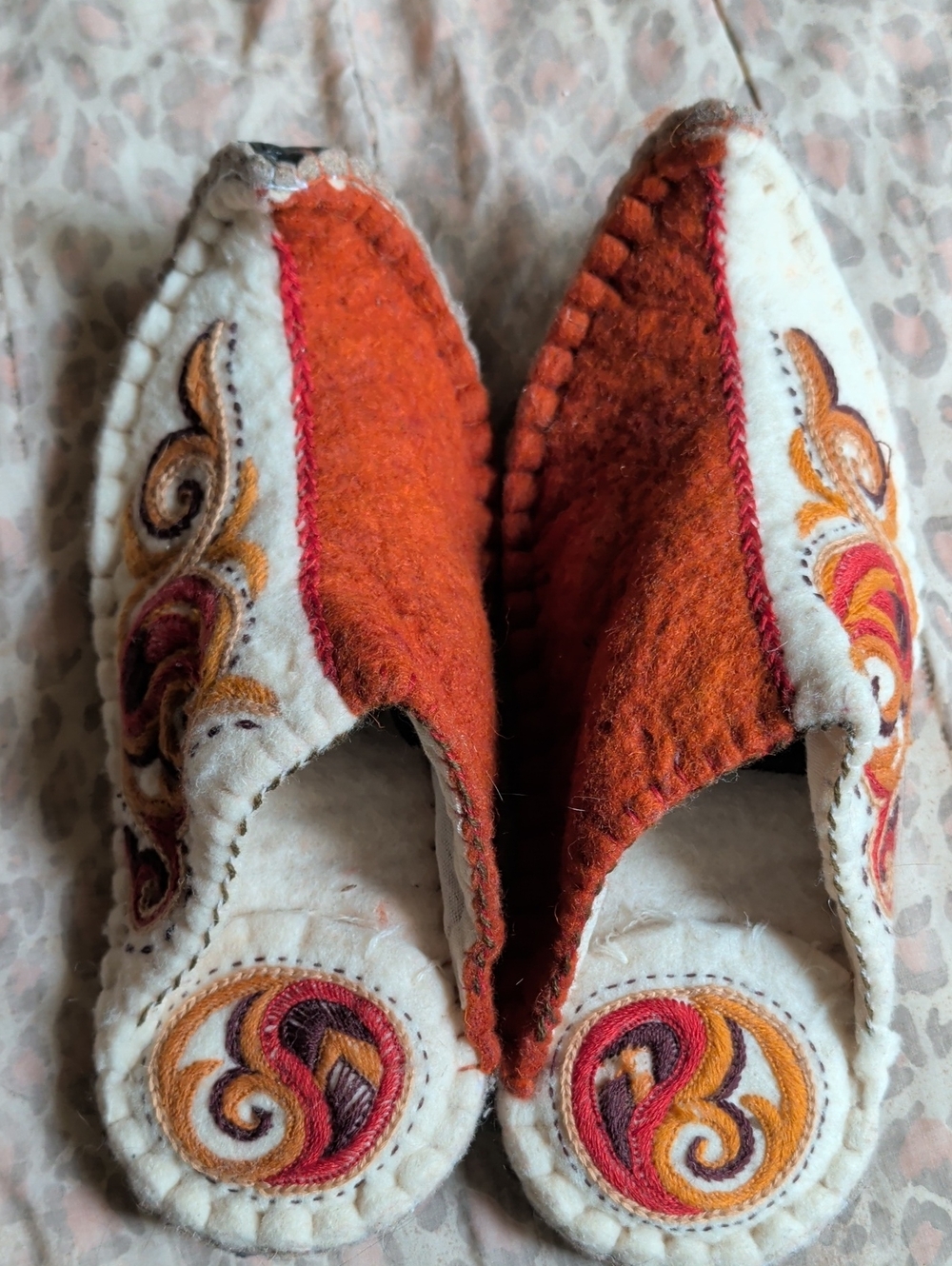 Handcrafted Wool Felt Women's Slippers in Rust and Cream. Sz L. Slight Mar.